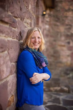 Joyana Peters Headshot 2